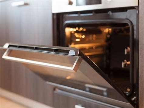 Do Electric Ovens Produce Carbon Monoxide: And Why Do They Sometimes Smell Like Freshly Baked Cookies?