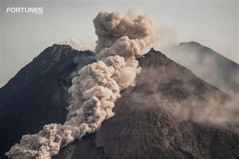 A Erupção do Monte Merapi em 2010: Uma Tragédia Natural que Revelou a Força da Natureza e a Resiliência Humana