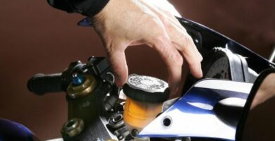 article revisar liquido frenos moto 5808c90dcc971 3 565x325